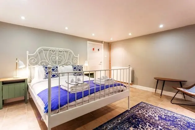 Apart Daire, 6 Yatak Odası