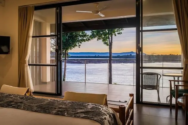 Tek Büyük veya İki Ayrı Yataklı Oda (Riverfront Upper Floor )