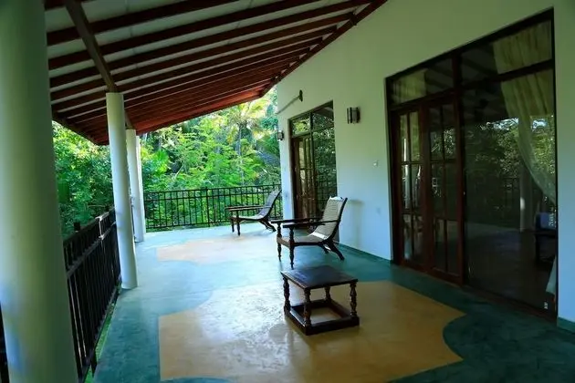 Tek Büyük veya İki Ayrı Yataklı Oda, Balkon