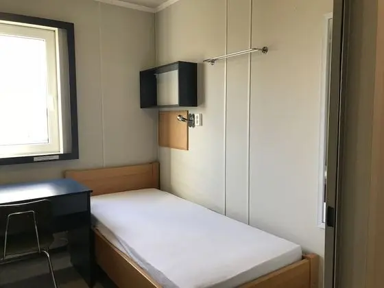 İki Ayrı Yataklı Oda, Ortak Banyo