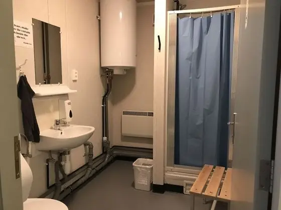 İki Ayrı Yataklı Oda, Ortak Banyo