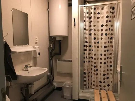 Tek Kişilik Oda, Ortak Banyo