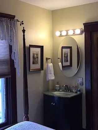 Oda, Özel Banyo (Rodemer #1)