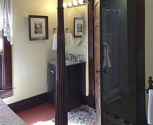 Oda, Özel Banyo (Rodemer #1)