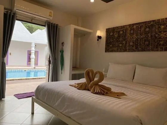 Deluxe Pool View Room