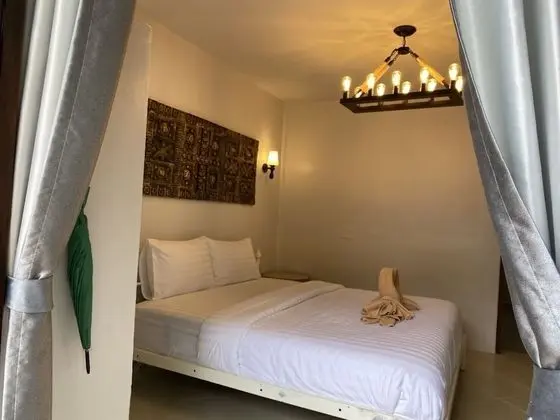 Deluxe Pool View Room