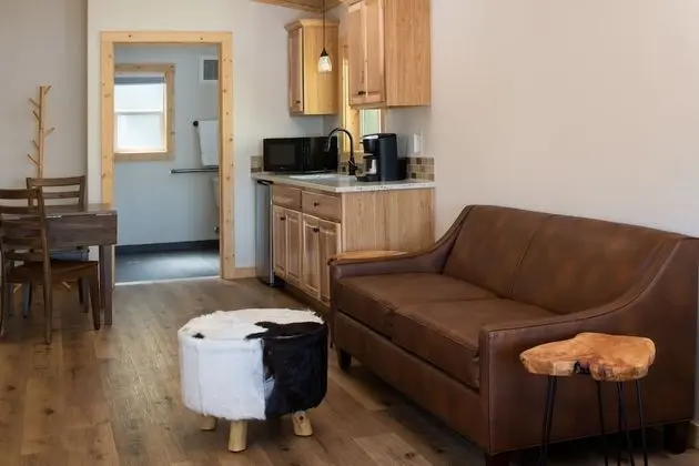 Deluxe Kulübe, 1 En Büyük (King) Boy Yatak, Engellilere Uygun (Cabin-One Bedroom ADA)