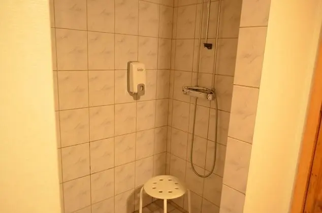 Economy Üç Kişilik Oda, Ortak Banyo