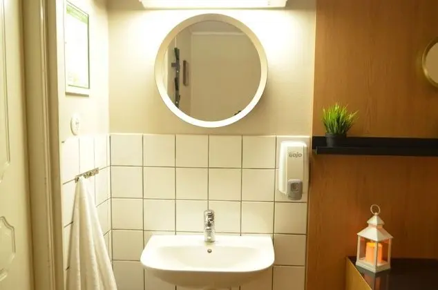 Economy Üç Kişilik Oda, Ortak Banyo