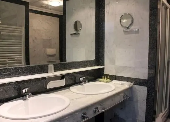 Deluxe Tek Büyük veya İki Ayrı Yataklı Oda