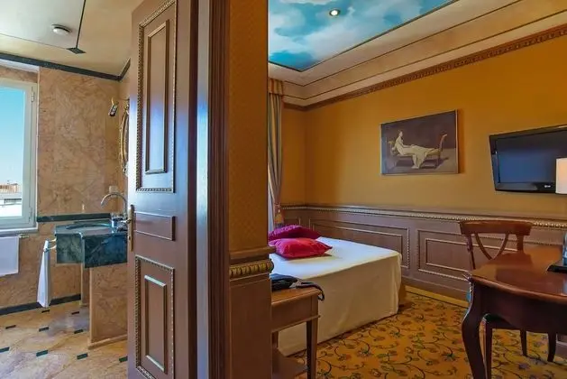 Panoramic Tek Büyük Yataklı Oda