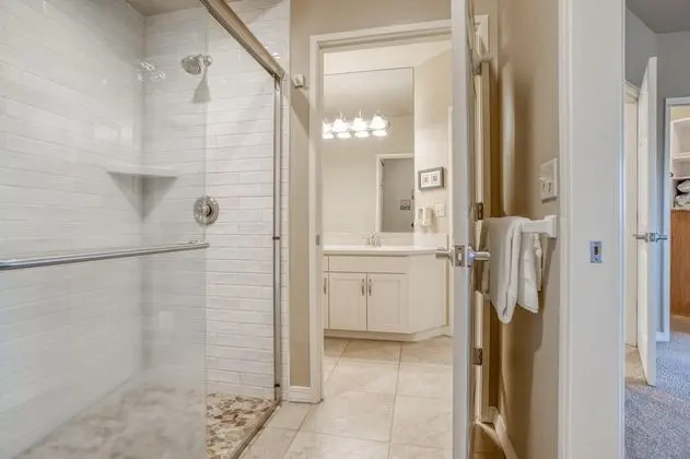 Daire, 1 En Büyük (King) Boy Yatak ve Çekyat (River Ridge 322A)