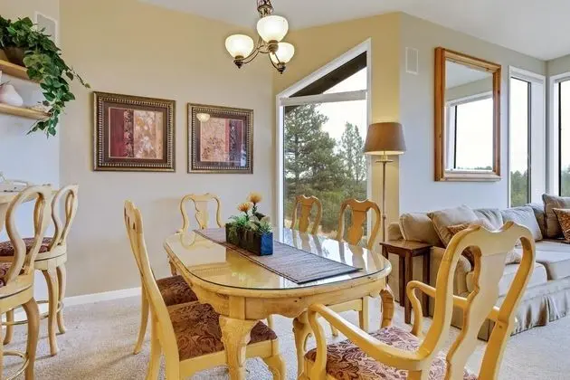 Daire, 1 En Büyük (King) Boy Yatak ve Çekyat (River Ridge 328A)
