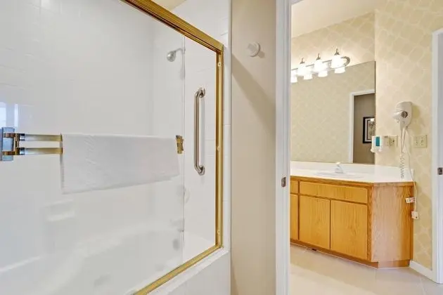 Daire, 1 En Büyük (King) Boy Yatak ve Çekyat (River Ridge 328A)