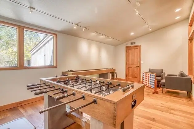 Oda, 1 Büyük (Queen) Boy Yatak (River Ridge 420B)