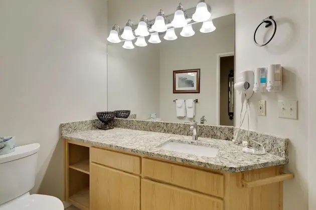 Daire, 1 En Büyük (King) Boy Yatak ve Çekyat (River Ridge 517A)