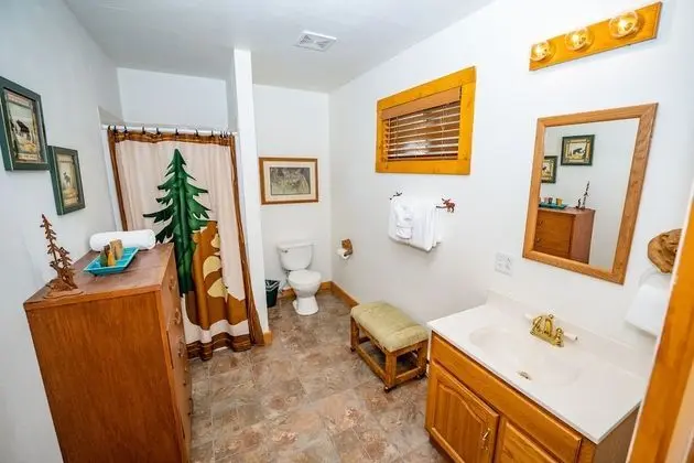 Kulübe, 1 Büyük (Queen) Boy Yatak, Küçük Mutfak (Centennial, Spa Tub)