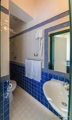Deluxe Tek Büyük Yataklı Oda, 1 Çift Kişilik Yatak, Balkon, Kısmi Deniz Manzaralı