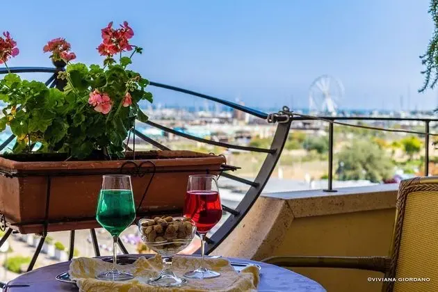 Executive Tek Büyük Yataklı Oda, 1 Çift Kişilik Yatak, Balkon, Plaj Manzaralı