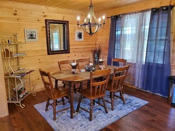 Ev (River_Rock_Cabin)