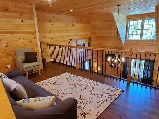 Ev (River_Rock_Cabin)