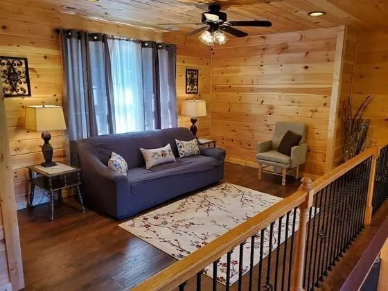 Ev (River_Rock_Cabin)