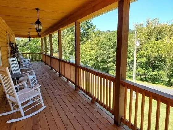 Ev (River_Rock_Cabin)