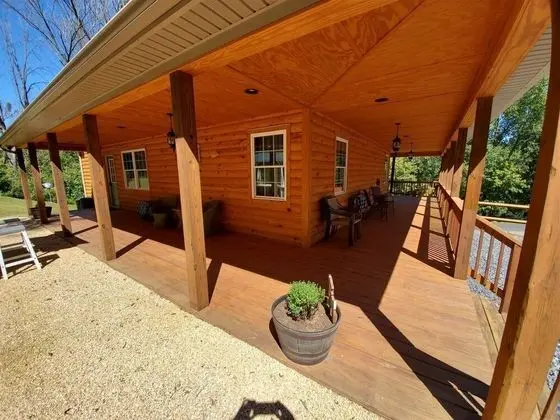 Ev (River_Rock_Cabin)