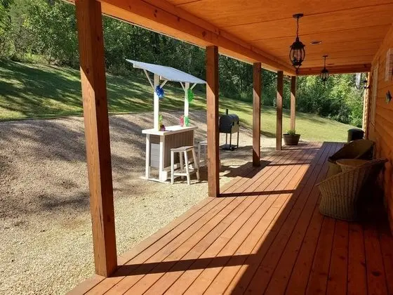 Ev (River_Rock_Cabin)