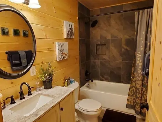 Ev (River_Rock_Cabin)