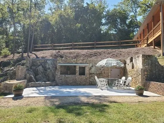 Ev (River_Rock_Cabin)
