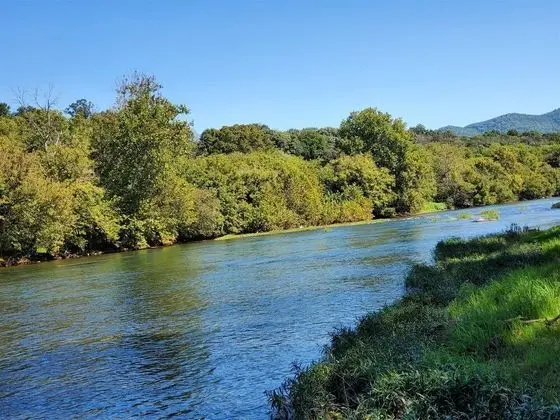 Ev (River_Rock_Cabin)