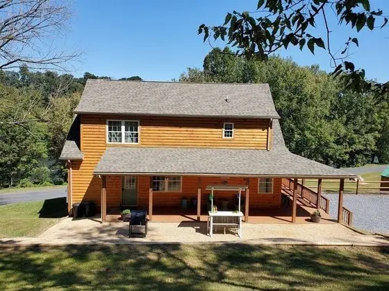 Ev (River_Rock_Cabin)
