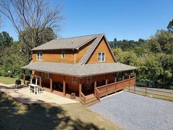 Ev (River_Rock_Cabin)