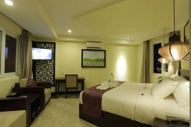 Deluxe Tek Büyük veya İki Ayrı Yataklı Oda, Havuz Manzaralı