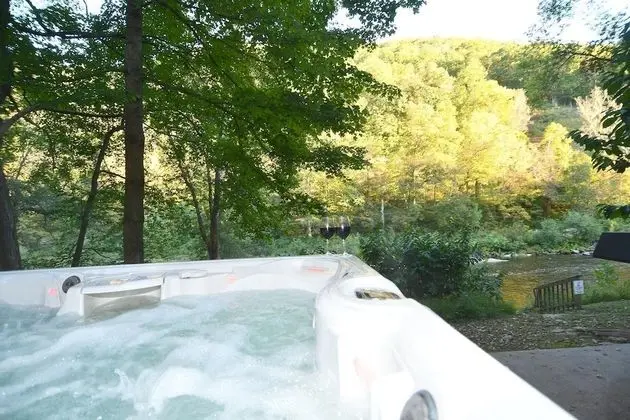 Ev, Birden Çok Yatak (River Time Cabin -Time floats away!)