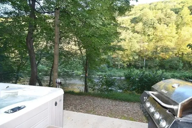 Ev, Birden Çok Yatak (River Time Cabin -Time floats away!)