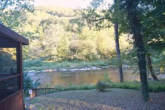 Ev, Birden Çok Yatak (River Time Cabin -Time floats away!)