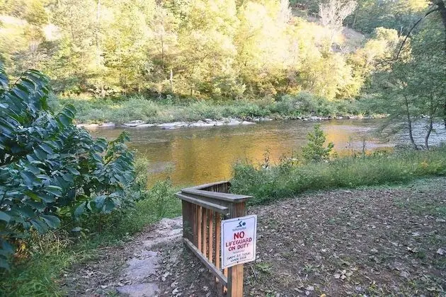 Ev, Birden Çok Yatak (River Time Cabin -Time floats away!)