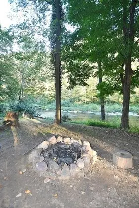Ev, Birden Çok Yatak (River Time Cabin -Time floats away!)