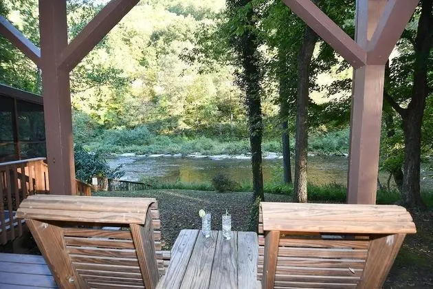 Ev, Birden Çok Yatak (River Time Cabin -Time floats away!)