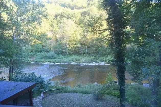 Ev, Birden Çok Yatak (River Time Cabin -Time floats away!)