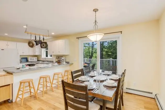 Ev (River View House)