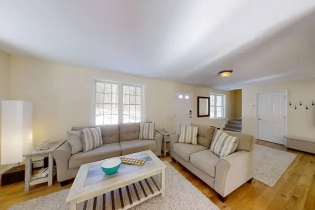 Ev (River View House)