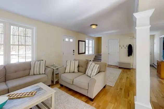 Ev (River View House)