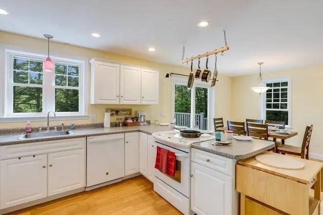 Ev (River View House)