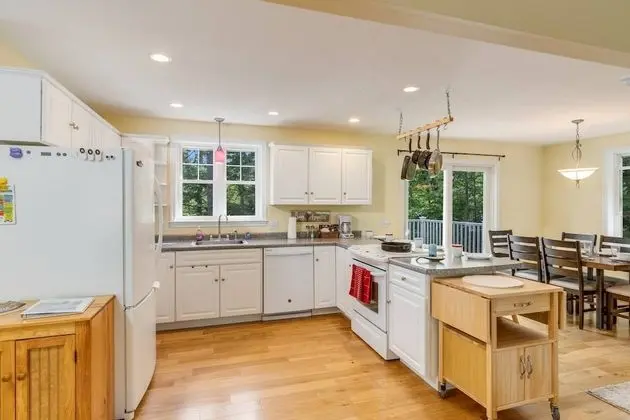 Ev (River View House)