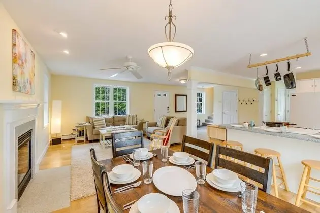 Ev (River View House)