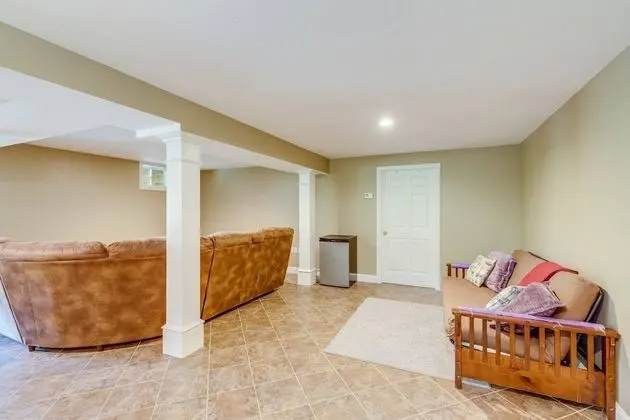 Ev (River View House)