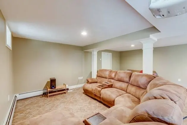 Ev (River View House)